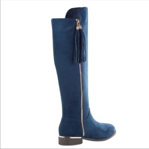 Beautiful Navy boot size 11 fits like a 10 or 10.5